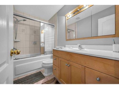 24 Templeson Place Ne, Calgary, AB - Indoor Photo Showing Bathroom