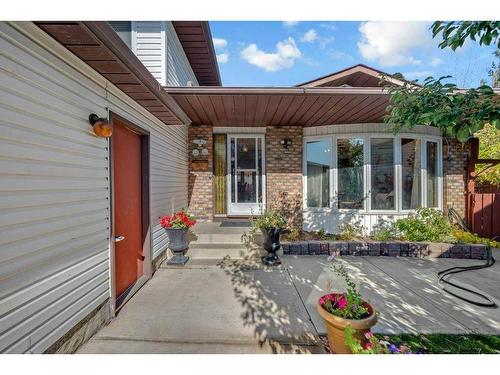 24 Templeson Place Ne, Calgary, AB - Outdoor