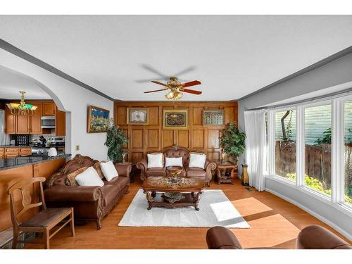 24 Templeson Place Ne, Calgary, AB - Indoor Photo Showing Living Room