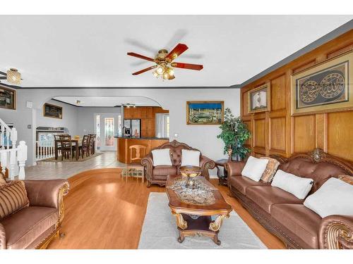 24 Templeson Place Ne, Calgary, AB - Indoor Photo Showing Living Room