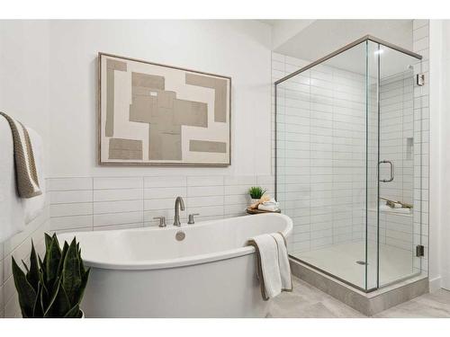 15 Sovereign Heights Sw, Calgary, AB - Indoor Photo Showing Bathroom