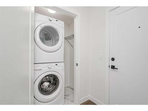 310-2702 17 Avenue Sw, Calgary, AB - Indoor Photo Showing Laundry Room