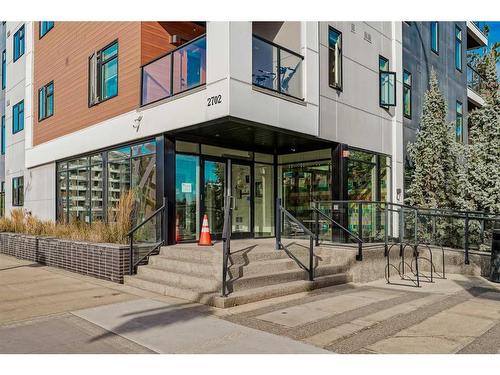 310-2702 17 Avenue Sw, Calgary, AB - Outdoor