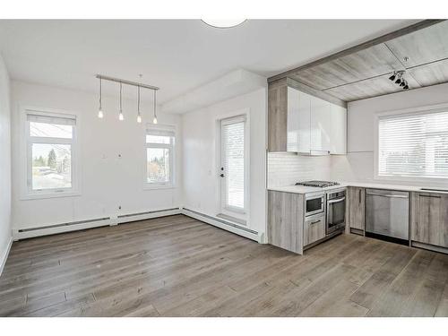 310-2702 17 Avenue Sw, Calgary, AB - Indoor Photo Showing Kitchen