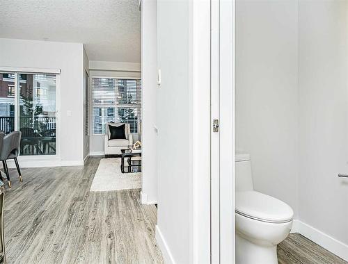 2403-95 Burma Star Road Sw, Calgary, AB - Indoor Photo Showing Bathroom