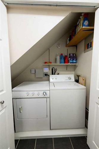 3-713 Mcdougall Road Ne, Calgary, AB - Indoor Photo Showing Laundry Room