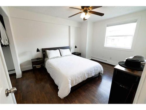 3-713 Mcdougall Road Ne, Calgary, AB - Indoor Photo Showing Bedroom