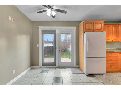 2442 Elmwood Drive Se, Calgary, AB - Indoor Photo Showing Kitchen