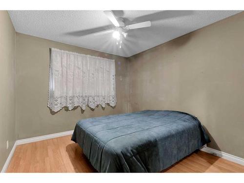 2442 Elmwood Drive Se, Calgary, AB - Indoor Photo Showing Bedroom