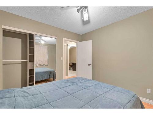 2442 Elmwood Drive Se, Calgary, AB - Indoor Photo Showing Bedroom