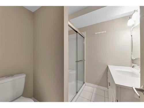 2442 Elmwood Drive Se, Calgary, AB - Indoor Photo Showing Bathroom