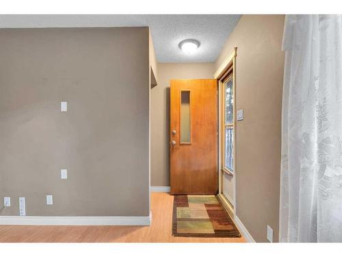 2442 Elmwood Drive Se, Calgary, AB - Indoor Photo Showing Other Room