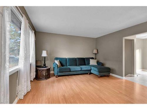 2442 Elmwood Drive Se, Calgary, AB - Indoor