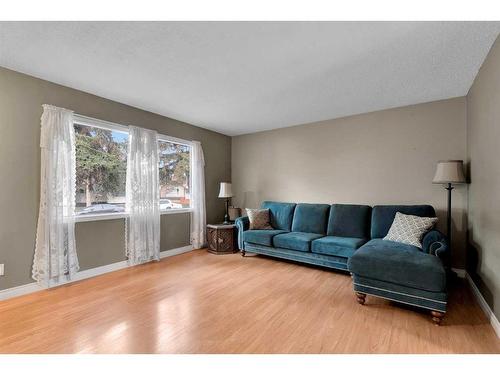 2442 Elmwood Drive Se, Calgary, AB - Indoor Photo Showing Living Room