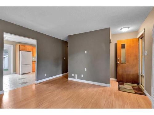 2442 Elmwood Drive Se, Calgary, AB - Indoor Photo Showing Other Room