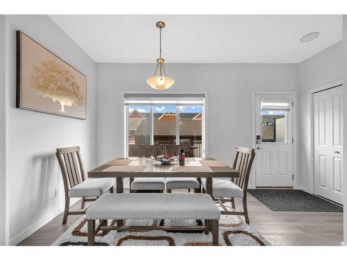 348 Chinook Gate Close Sw, Airdrie, AB - Indoor Photo Showing Dining Room