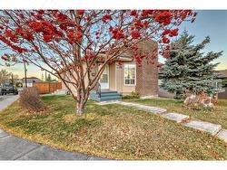 231 SHAWGLEN Road SW Calgary, AB T2Y 1Y6