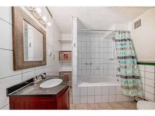 231 Shawglen Road Sw, Calgary, AB - Indoor Photo Showing Bathroom