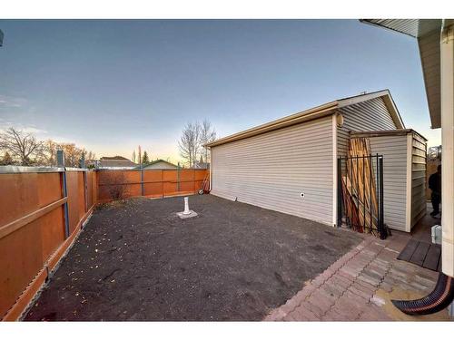 231 Shawglen Road Sw, Calgary, AB - Outdoor