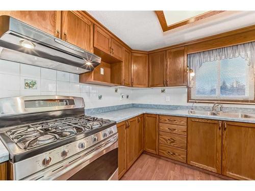 231 Shawglen Road Sw, Calgary, AB - Indoor Photo Showing Kitchen