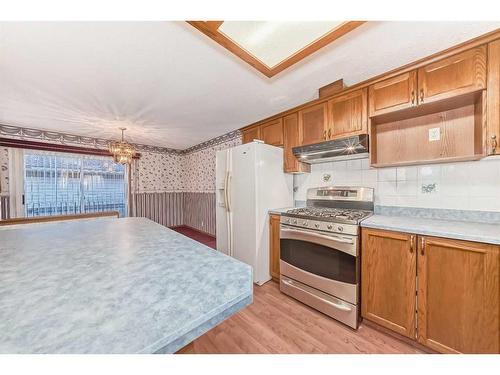 231 Shawglen Road Sw, Calgary, AB - Indoor Photo Showing Kitchen