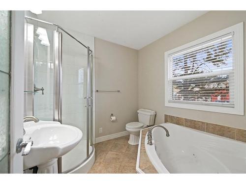 2131 Westmount Road Nw, Calgary, AB - Indoor Photo Showing Bathroom