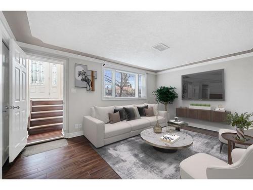 2131 Westmount Road Nw, Calgary, AB - Indoor Photo Showing Living Room