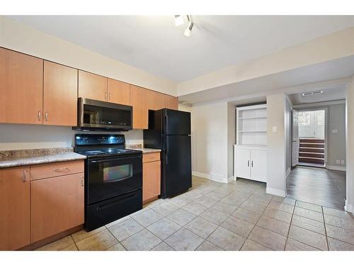 2131 Westmount Road Nw, Calgary, AB - Indoor Photo Showing Kitchen