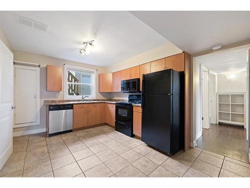 2131 Westmount Road Nw, Calgary, AB - Indoor Photo Showing Kitchen