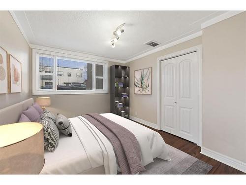 2131 Westmount Road Nw, Calgary, AB - Indoor Photo Showing Bedroom