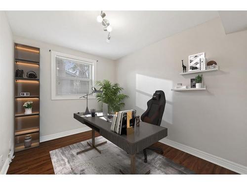 2131 Westmount Road Nw, Calgary, AB - Indoor Photo Showing Other Room