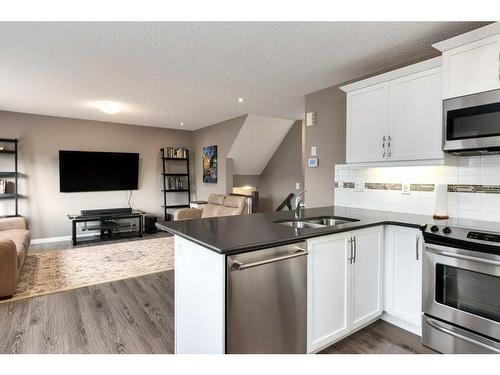 196 Windford Park Sw, Airdrie, AB - Indoor Photo Showing Kitchen With Stainless Steel Kitchen With Double Sink