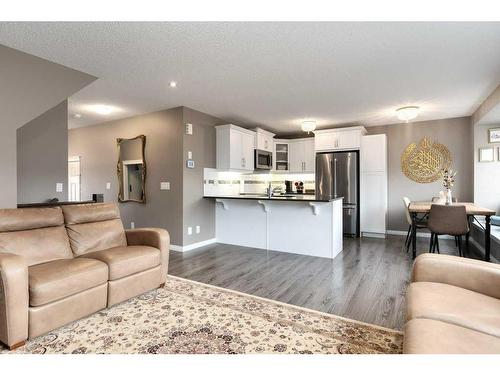 196 Windford Park Sw, Airdrie, AB - Indoor Photo Showing Living Room