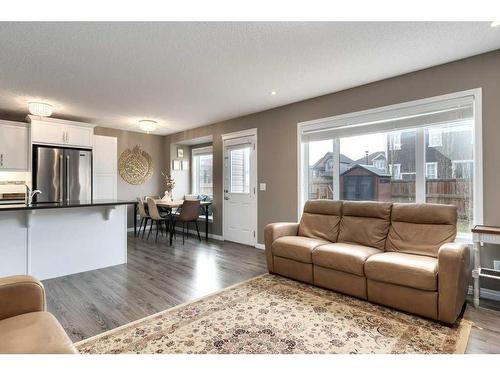 196 Windford Park Sw, Airdrie, AB - Indoor Photo Showing Living Room