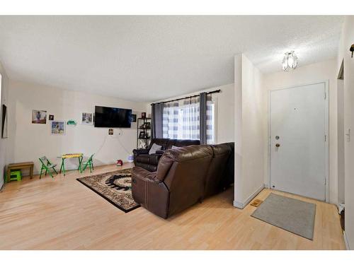 6709 29 Avenue Ne, Calgary, AB - Indoor