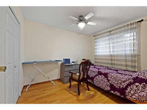 6709 29 Avenue Ne, Calgary, AB - Indoor Photo Showing Bedroom