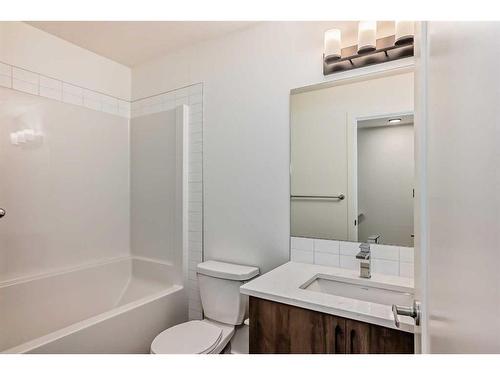 76 Tuscany Summit Square Nw, Calgary, AB - Indoor Photo Showing Bathroom