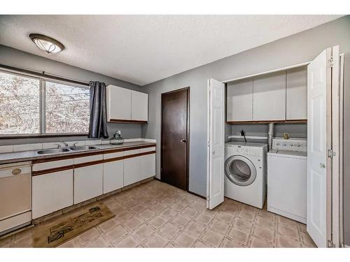 7006B Bowness Road Nw, Calgary, AB - Indoor Photo Showing Laundry Room