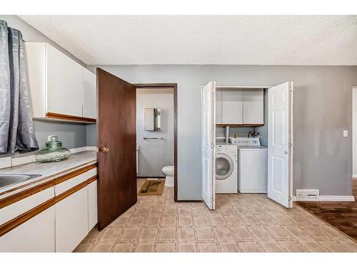 7006B Bowness Road Nw, Calgary, AB - Indoor Photo Showing Laundry Room