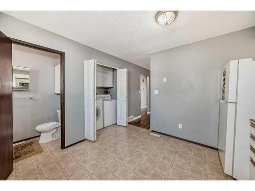 7006B Bowness Road Nw, Calgary, AB - Indoor Photo Showing Kitchen