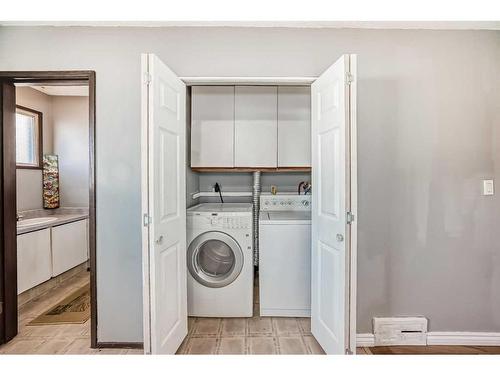 7006B Bowness Road Nw, Calgary, AB - Indoor Photo Showing Laundry Room