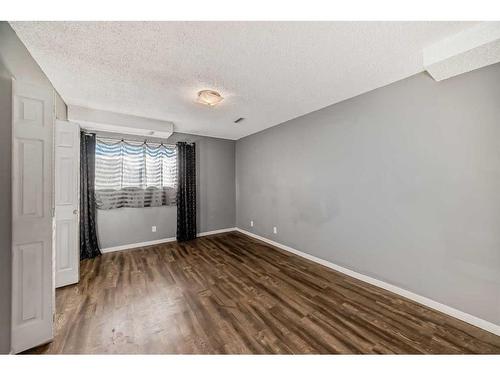 7006B Bowness Road Nw, Calgary, AB - Indoor Photo Showing Other Room