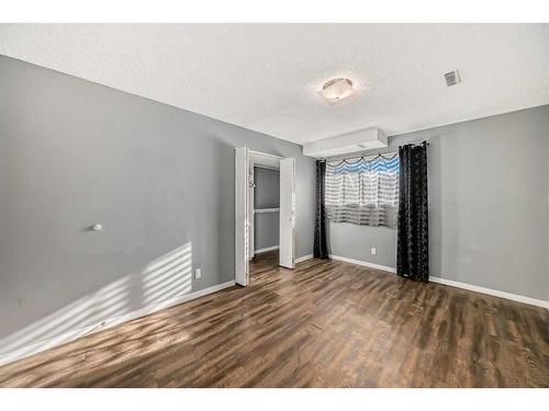 7006B Bowness Road Nw, Calgary, AB - Indoor Photo Showing Other Room