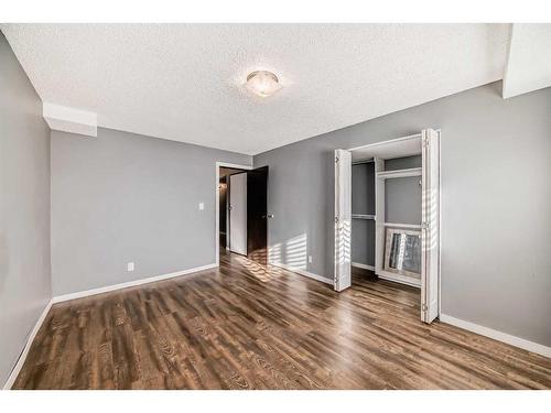 7006B Bowness Road Nw, Calgary, AB - Indoor Photo Showing Other Room