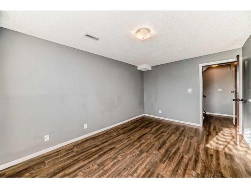 7006B Bowness Road Nw, Calgary, AB - Indoor Photo Showing Other Room