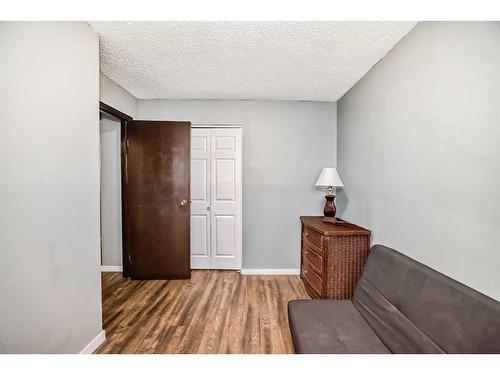 7006B Bowness Road Nw, Calgary, AB - Indoor Photo Showing Other Room