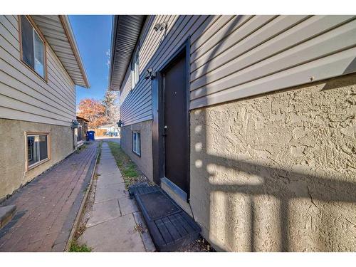 7006B Bowness Road Nw, Calgary, AB - Outdoor