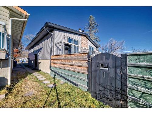 7006B Bowness Road Nw, Calgary, AB - Outdoor