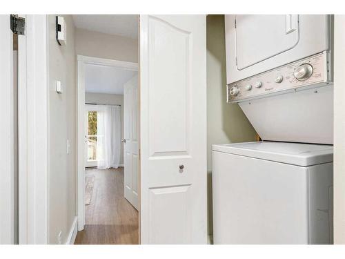 1216 Allen Street Se, Airdrie, AB - Indoor Photo Showing Laundry Room