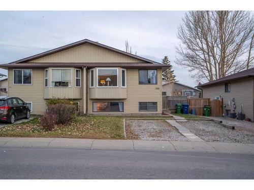 1216 Allen Street Se, Airdrie, AB - Outdoor